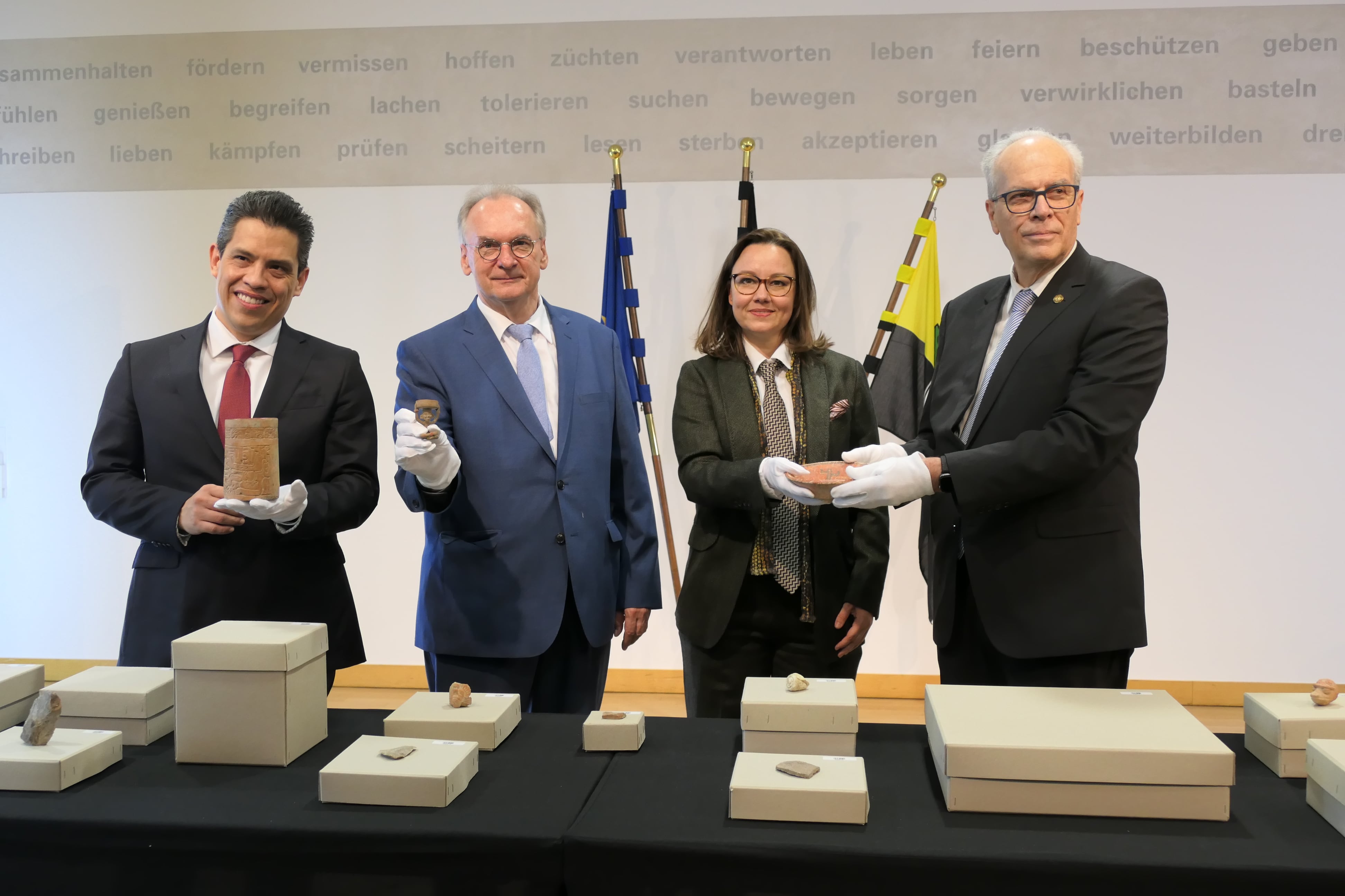 Alemania devuelve a México y Guatemala objetos y esculturas mayas que estaban ocultos en un sótano