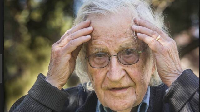 Chomsky es un lingüista, escritor y pensador estadounidense
