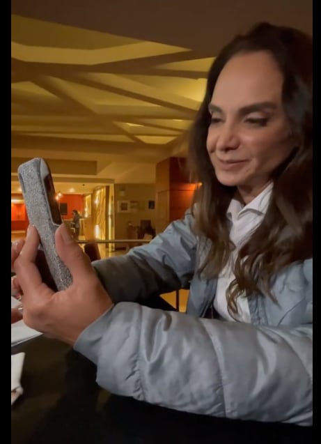 Lupita Jones hace video llamada con Andrea Meza.