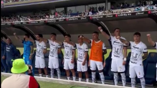 Rogelio Funes Mori canta el Himno Universitario
