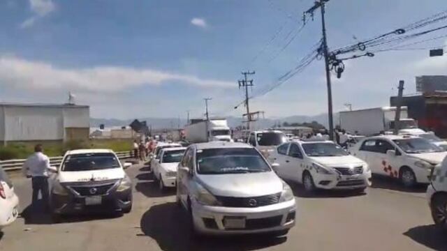 bloqueo de taxistas en la carretera Toluca-Naucalpan