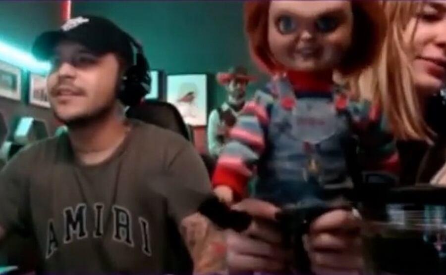 Belinda regala a su novio un muñeco Chucky