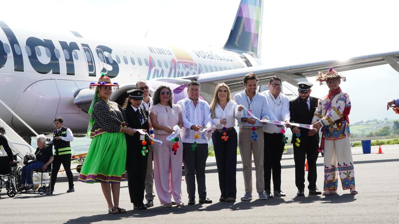 Miguel Ángel Navarro inaugura vuelo internacional Tepic–Los Ángeles