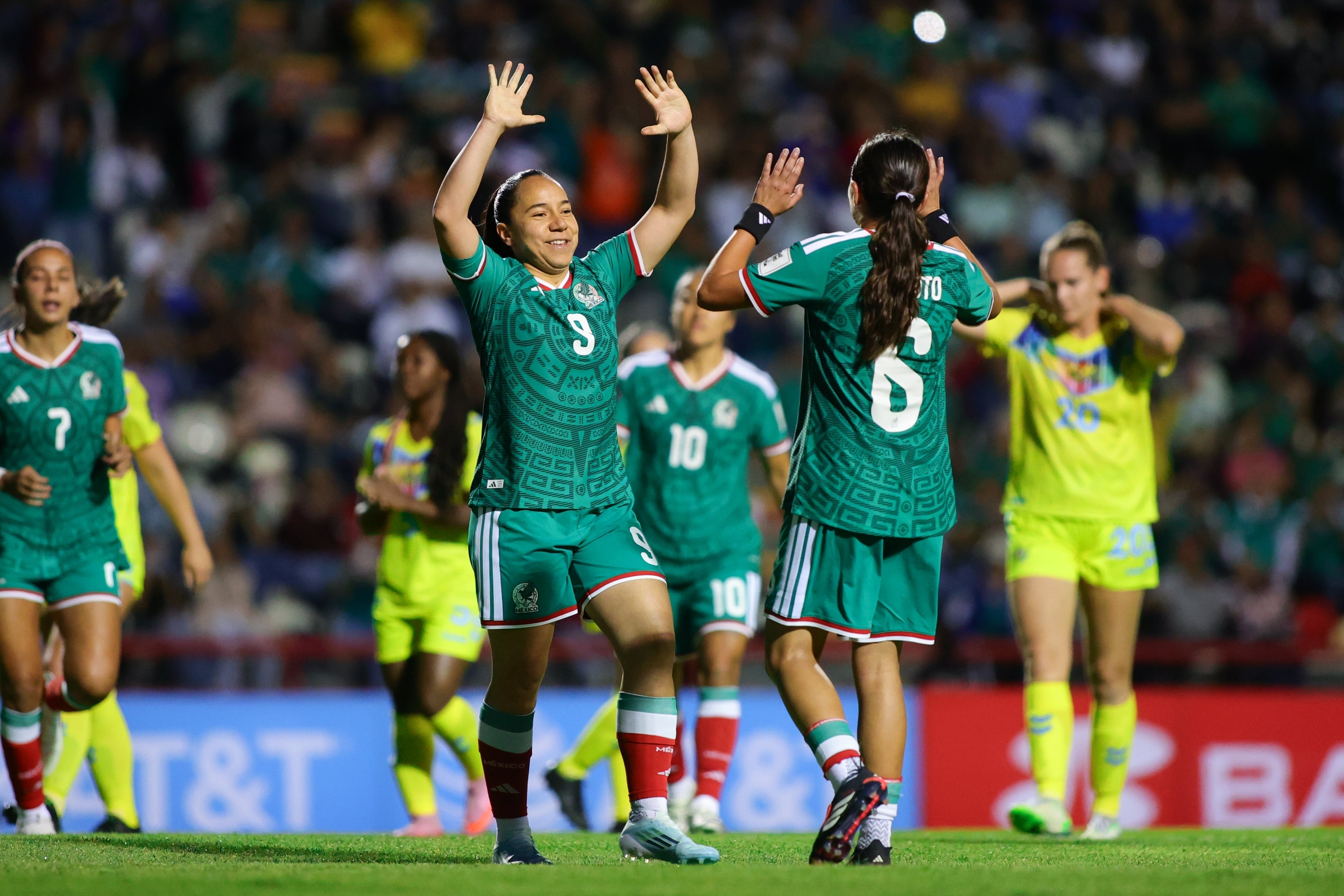 Charlyn Corral brilla con triplete en el juego ante Islas Vírgenes