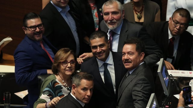 Omar García Harfuch, secretario de Seguridad y Protección Ciudadana junto a Adán Augusto y otros senadores