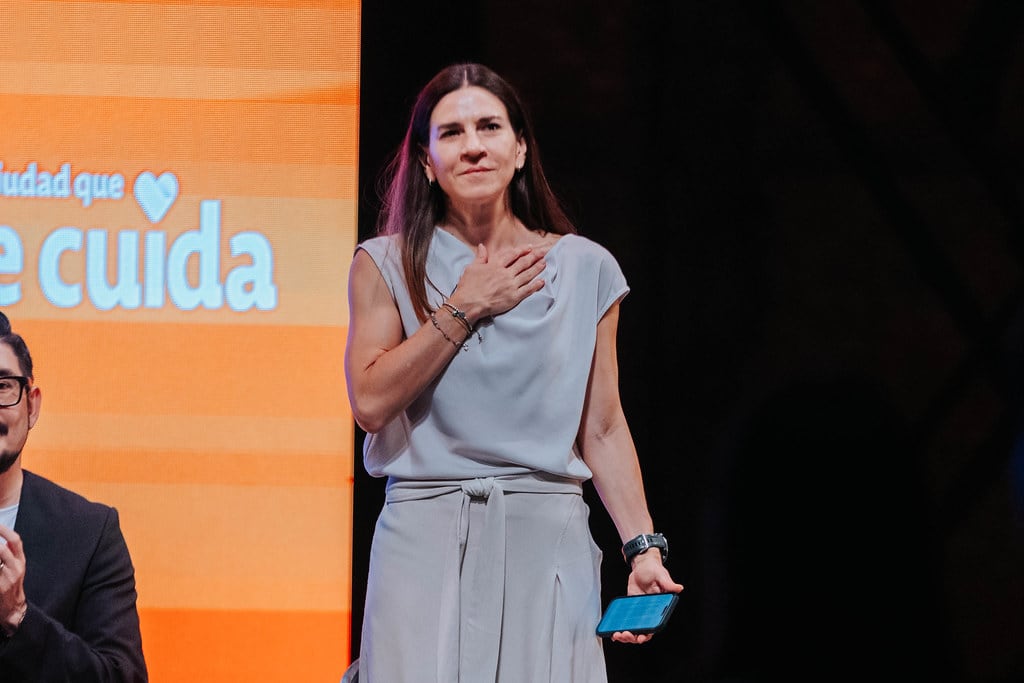 Vero Delgadillo entrega apoyos de renta para jóvenes en Guadalajara.