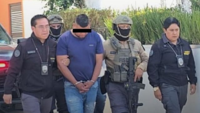 Detienen a subdirector de policía de Xalatlaco por agredir a su esposa; video lo evidencia