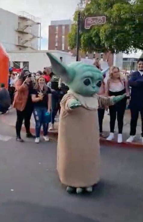 Baby Yoda en la carrera de botargas