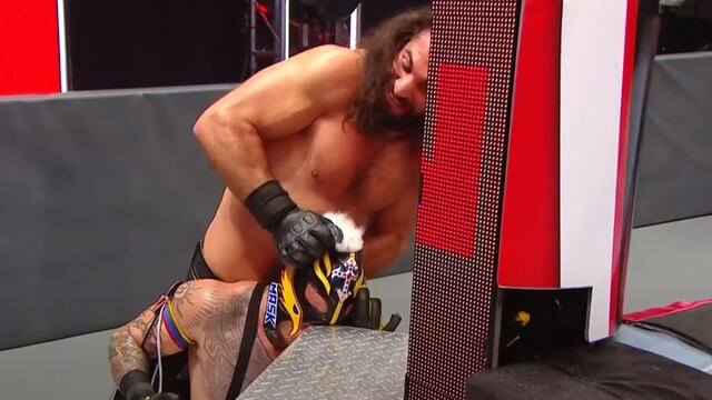 Rey Mysterio es castigado