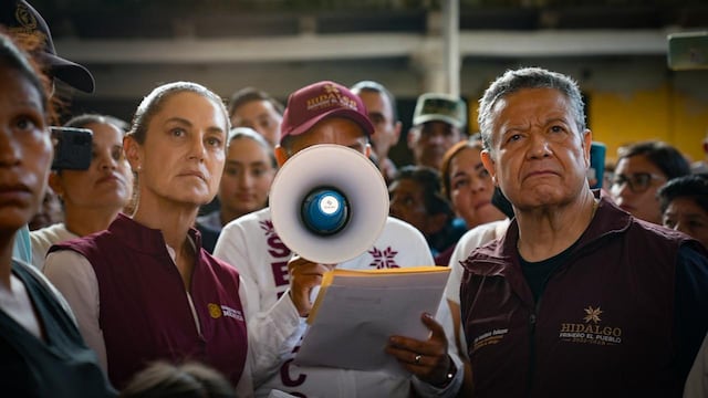 Claudia Sheinbaum y Julio Menchaca se reúnen con familias afectadas en Tianguistengo, Hidalgo.