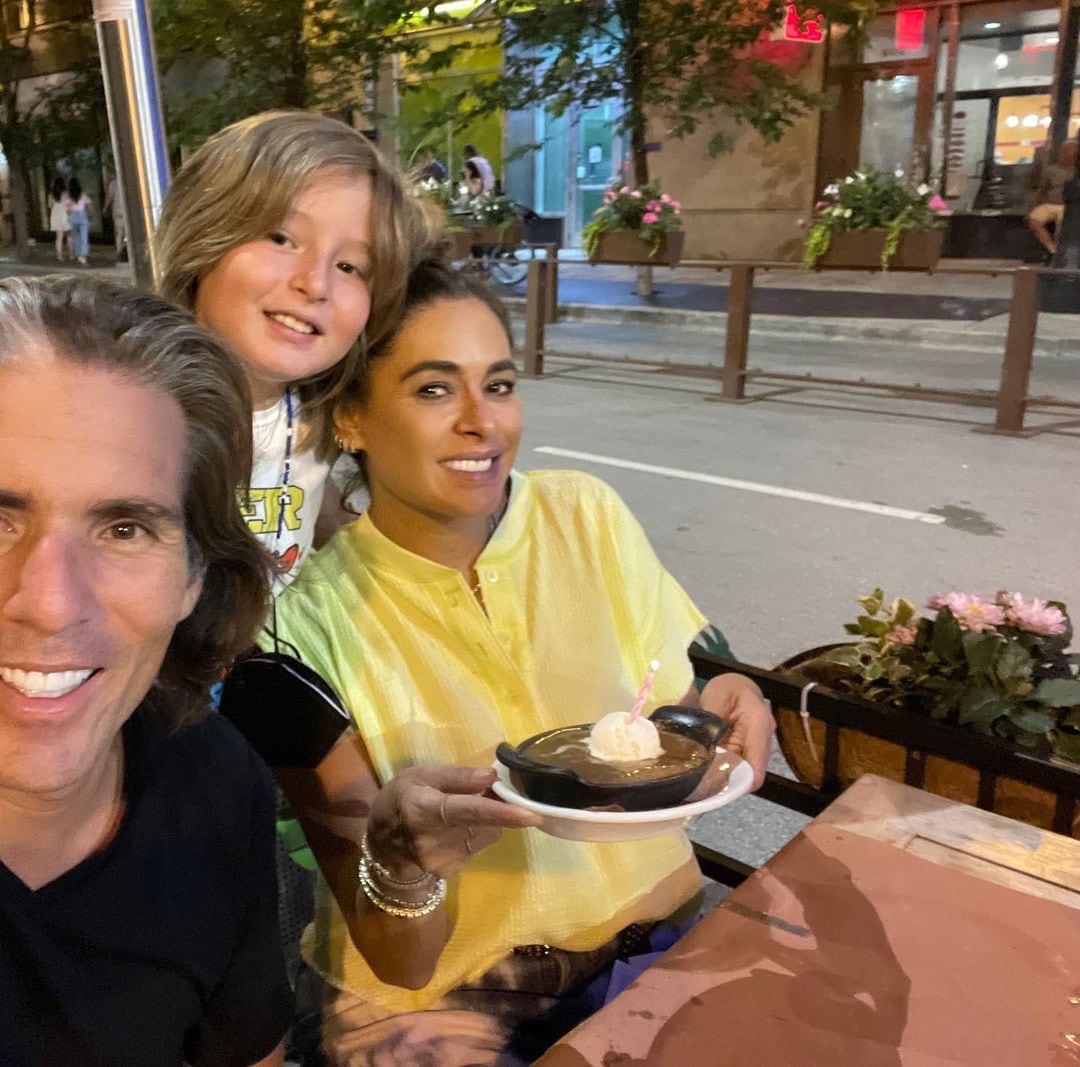 Fernando Reina, Galilea Montijo y su hijo Mateo.