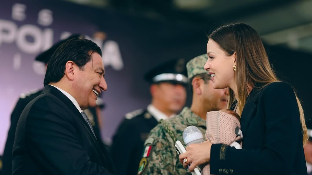 Mariana Rodríguez genera debate al mostrar su maternidad en el Día del Policía