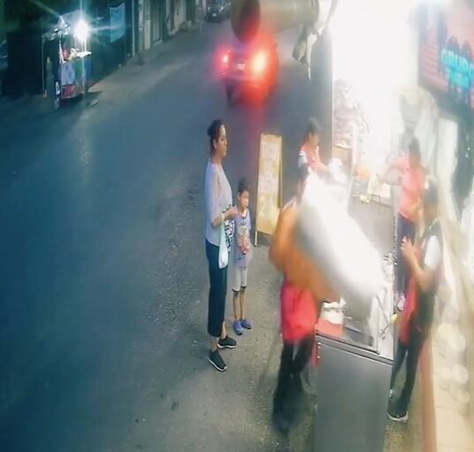 VIDEO: Se le cae el trompo al pastor y TikTok coincide en que es la peor tragedia