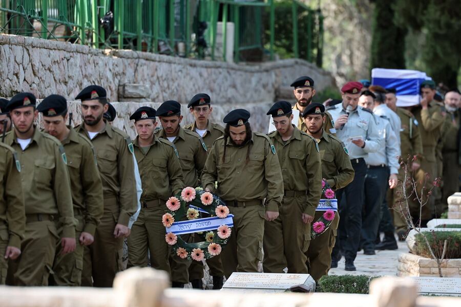 Funeral de un soldado israelí muerto en la Franja de Gaza, en el cementerio militar del Monte Herzl en Jerusalén, este 27 de diciembre