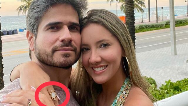 Daniel Arenas y Daniela Álvarez presumen posible anillo de compromiso