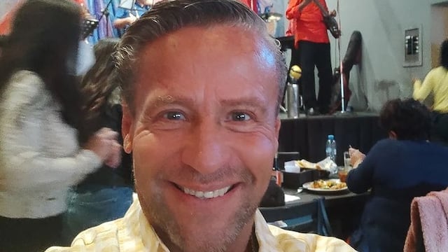 Alfredo Adame, conductor.