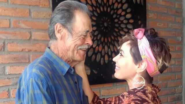 Carmen Muñoz junto a su papá