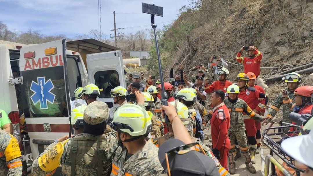 Así aplauden el rescate del minero con vida en Sinaloa