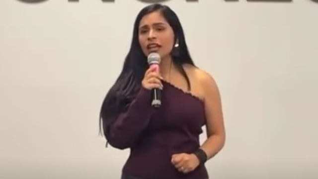 Diputada del Partido Verde en Puebla sorprende cantando en el Congreso