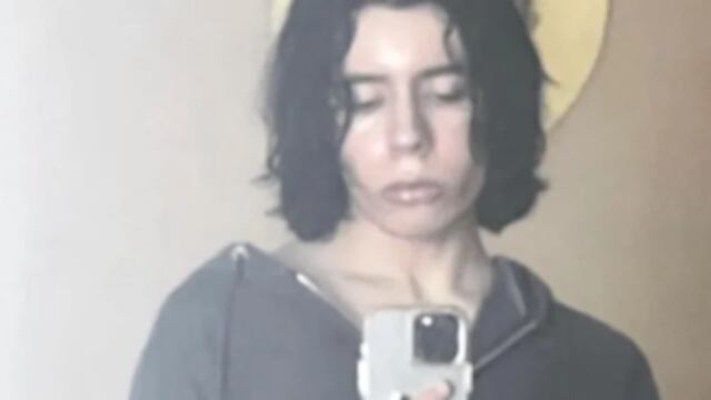 Salvador Ramos portando un rifle