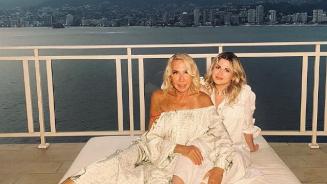 Victoria de La Fuente con su mamá Laura Bozzo