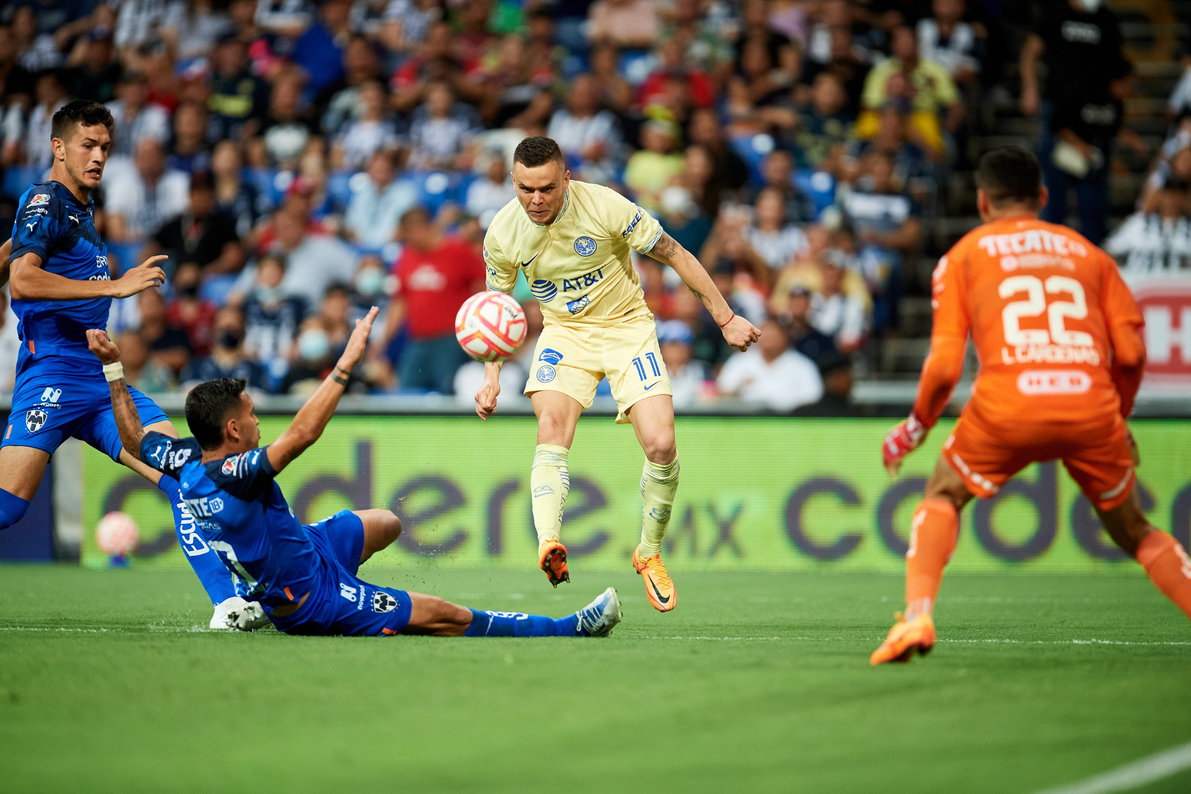 Cabecita Rodríguez se estrenó con el Club América ante Rayados de Monterrey.