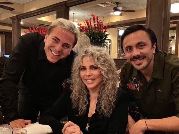 Verónica Castro y sus hijos