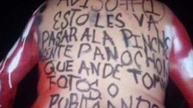 El comunicador fue secuestrado y torturado y al ser abandonado desnudo escribieron un mensaje en su espalda con pintura negra.