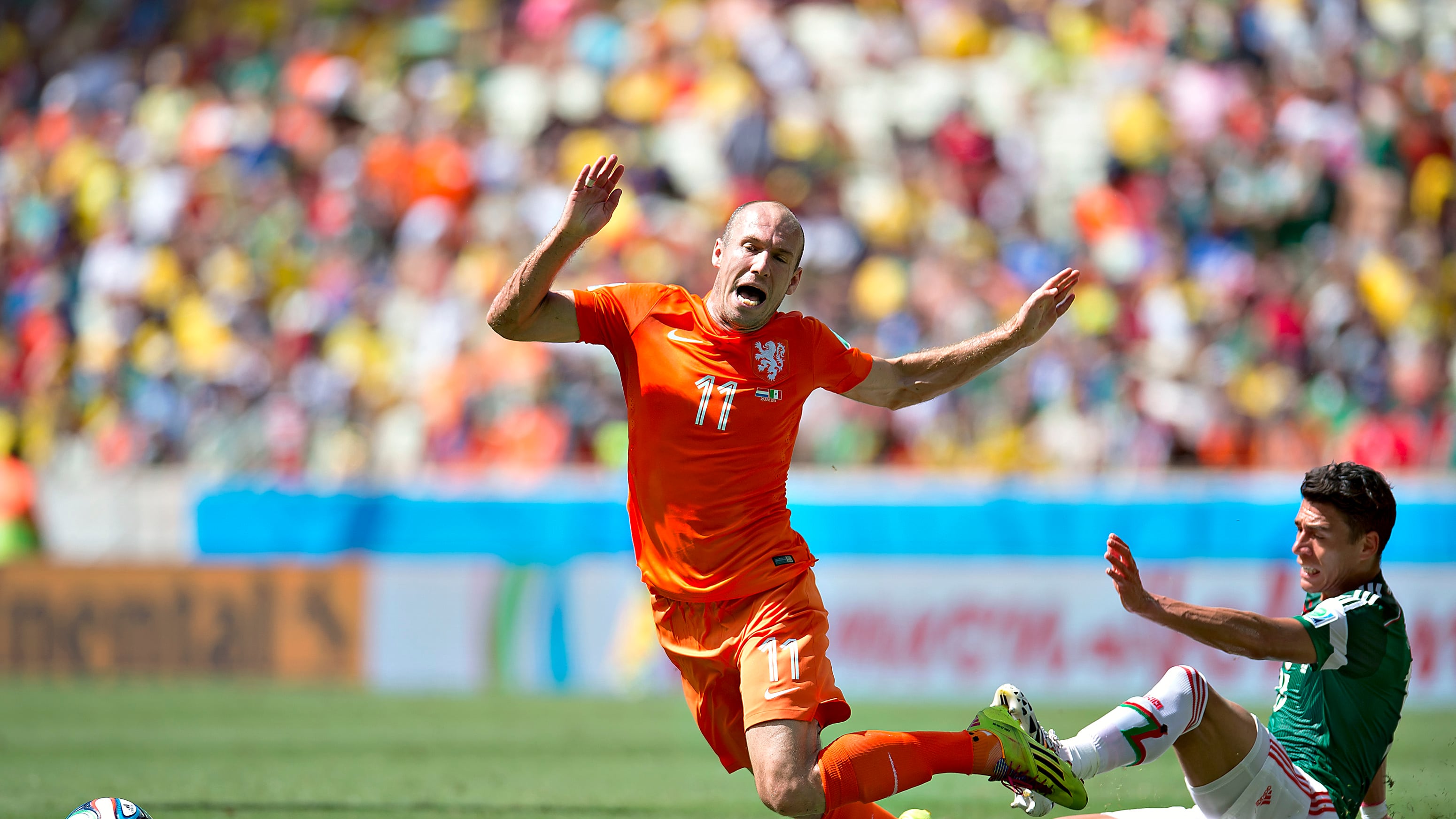 ¡No era penal! Wesley Sneijder por fin confiesa que no había falta sobre Robben en Brasil 2014