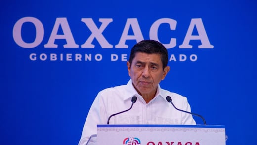 Salomón Jara entrega Premio Estatal de Investigación en Salud en el marco del Día de la y el Médico