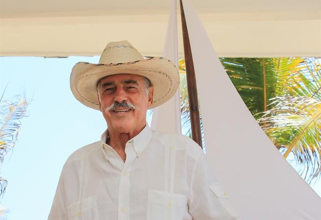 Andrés García fue quien ayudó al cantante a incursionar en la música