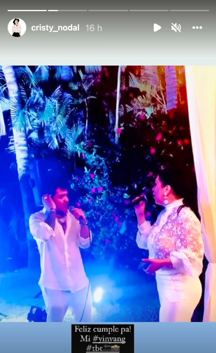 Christian Nodal cantando con su mamá