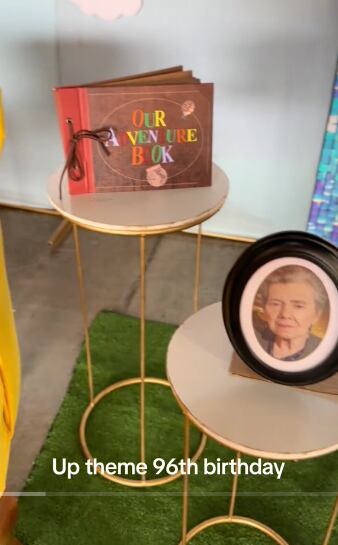 Fiesta temática de UP con la foto de su difunta esposa