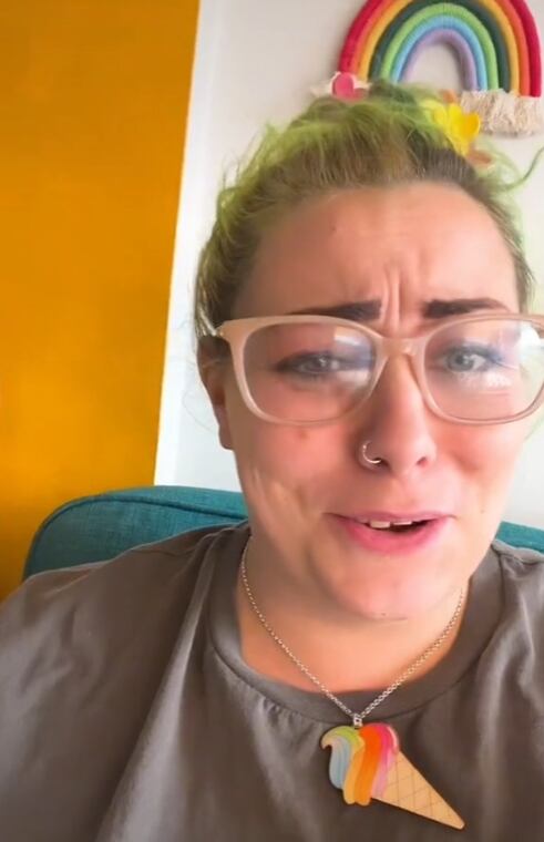 Mujer denuncia que fue a un buffet y le cobraron el doble por tener sobrepeso