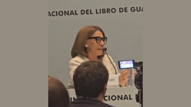 Sabina Berman dijo aprovechó para recordar que Ricardo Salinas Pliego debe pagar los impuestos pendientes