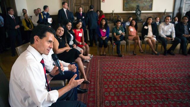 Enrique Peña Nieto. Interacción con jóvenes.
