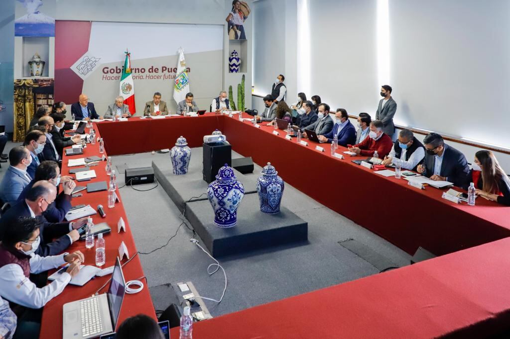 Sergio Salomón Céspedes y el IMSS instalan en Puebla mesa de análisis sobre Federalización de los Servicios de Salud