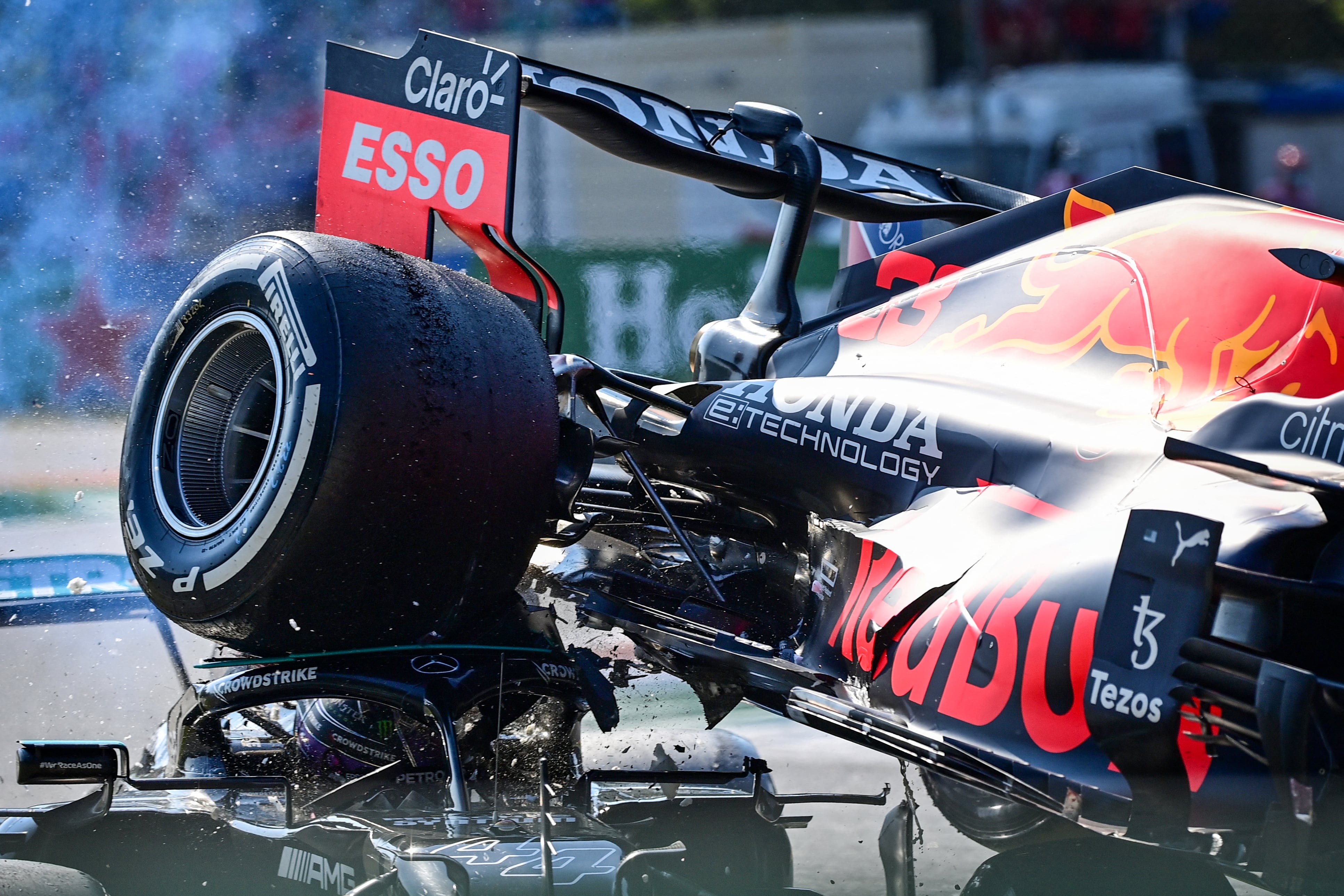 El Red Bull de Verstappen terminó encima del Mercedes de Hamilton