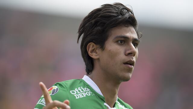 Macías festeja ante Pumas