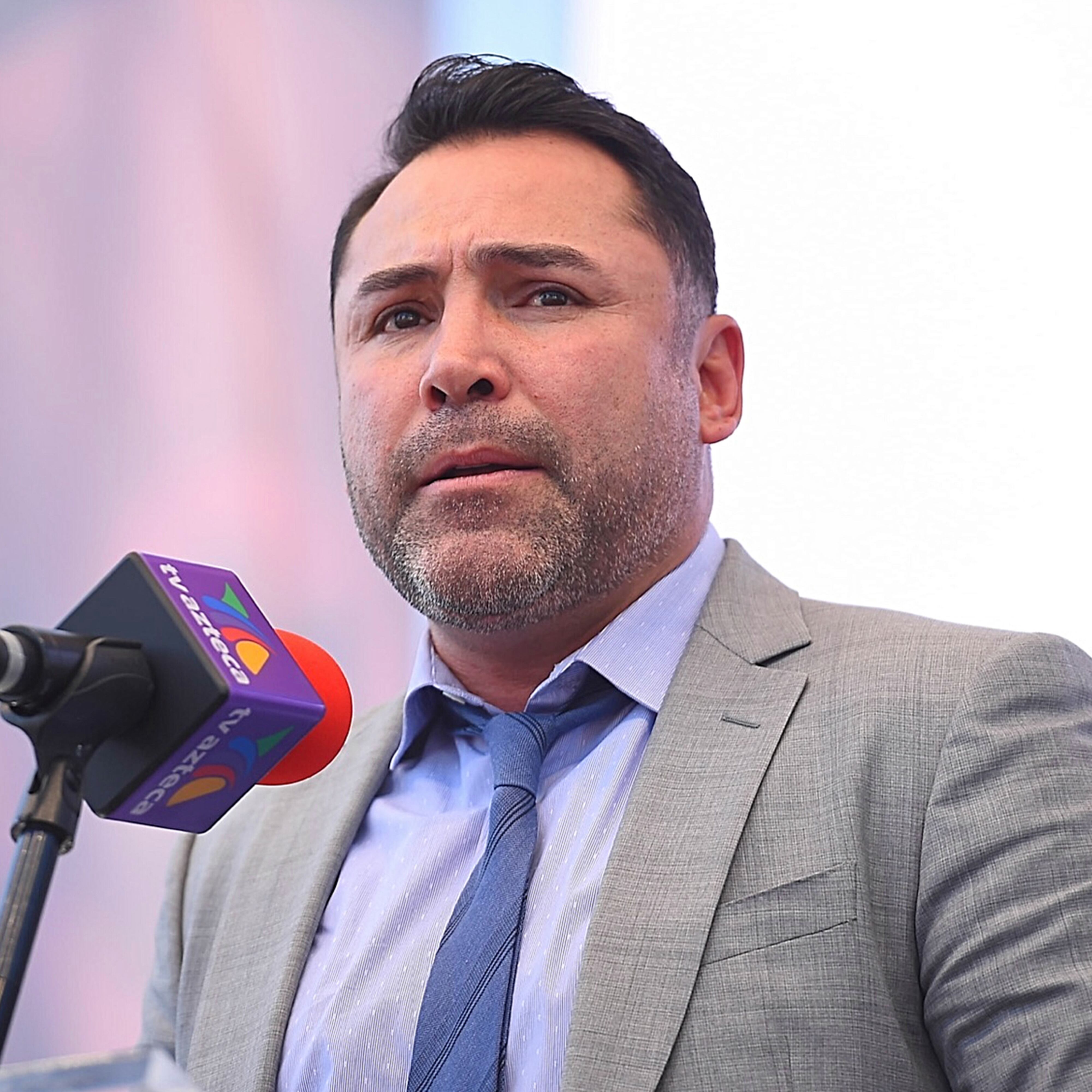 Óscar de la Hoya preparado para enfrentar a Vitor Belfort