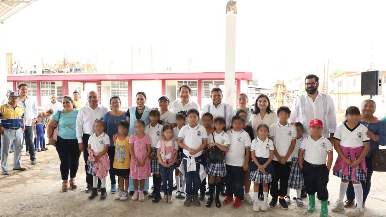 Javier May y Mario Delgado Carrillo supervisan construcción de escuelas en Tabasco