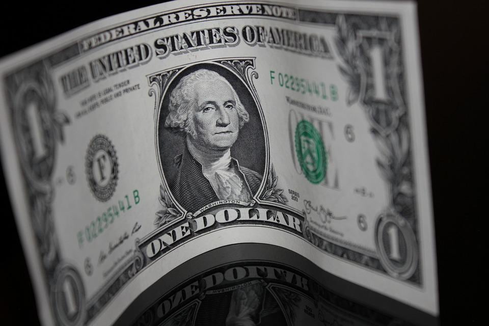 Dólar de Estados Unidos cae a sus peores cifras desde 2022