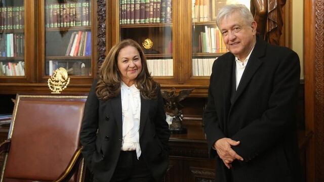 AMLO y Sanjuana Martínez