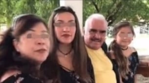 Vicente Fernández: Joven se defiende ante críticas por tocamientos