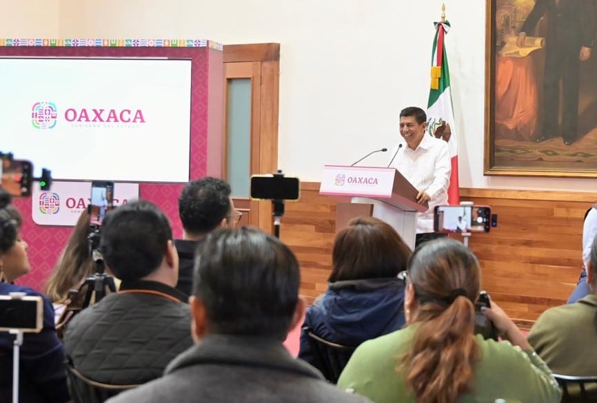 El gobernador de Oaxaca respaldó la iniciativa federal para investigar feminicidios.