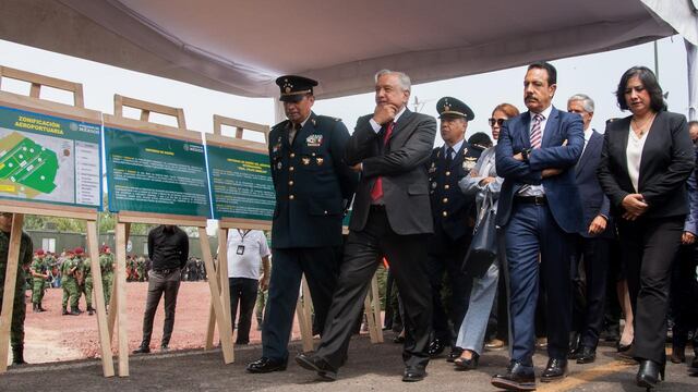 AMLO en banderazo de Santa Lucía.