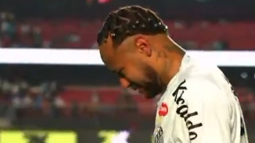 Neymar sale llorando del Morumbi tras el humillante 6-0 del Vasco da Gama al Santos en Brasil