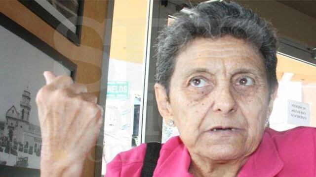 María de Jesús Paredes Islas, denunció que trabajadores de la clínica 33 están haciendo su agosto.