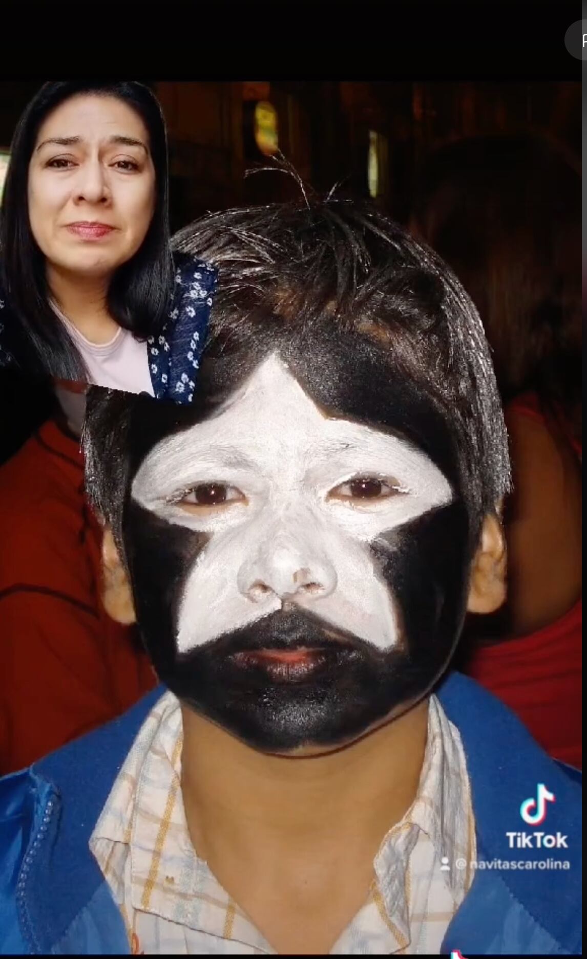 Día de las Madres: Le pide perdón a su hijo por maquillarlo feo y vuelve a exhibirlo