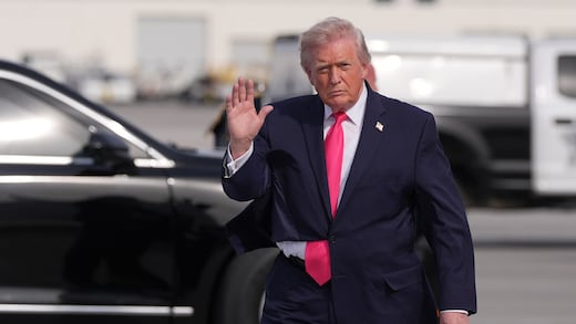 Trump asegura que Irán reabrió el Estrecho de Ormuz en plena tregua en Líbano